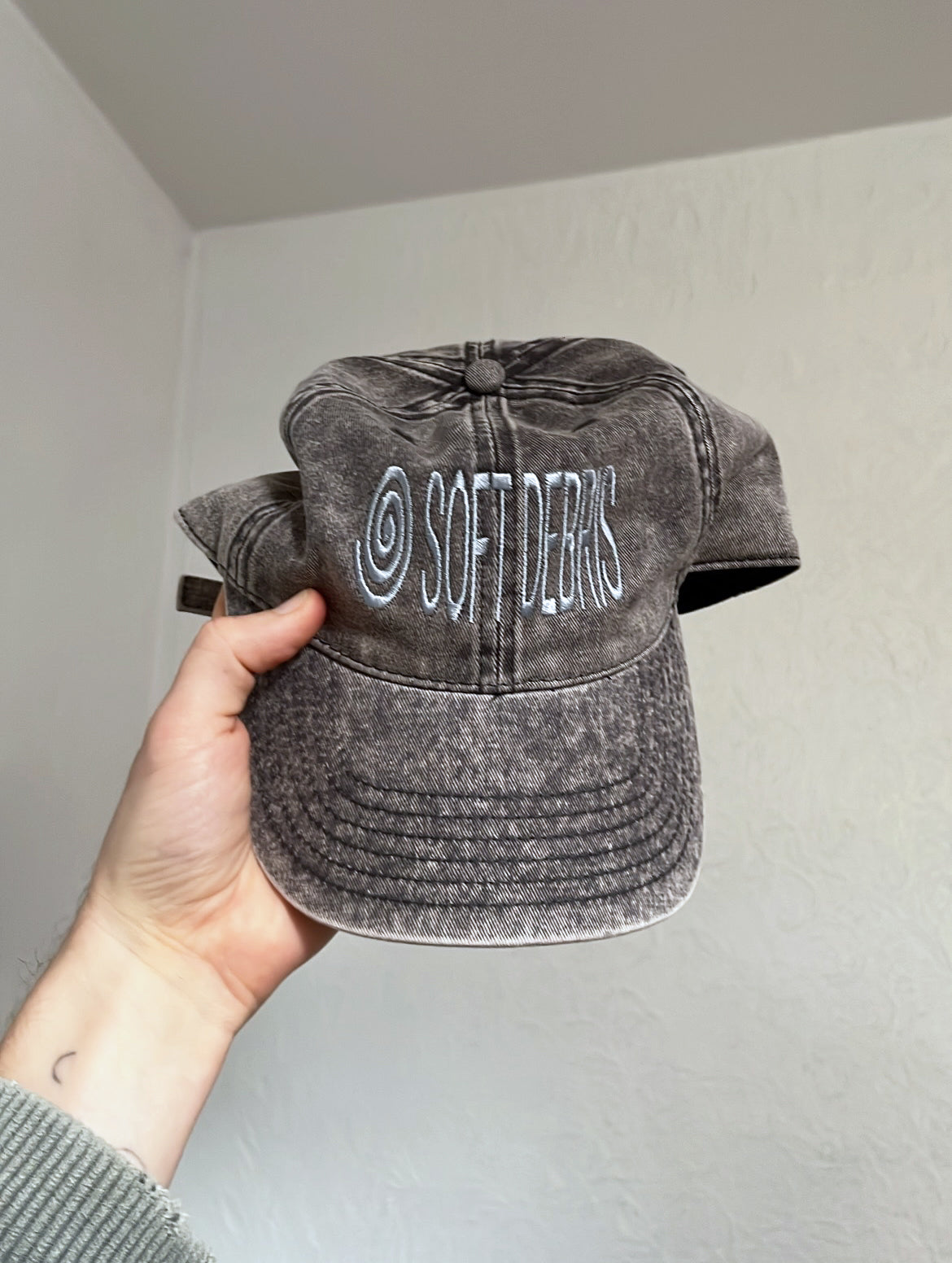 logo cap (rock dust)