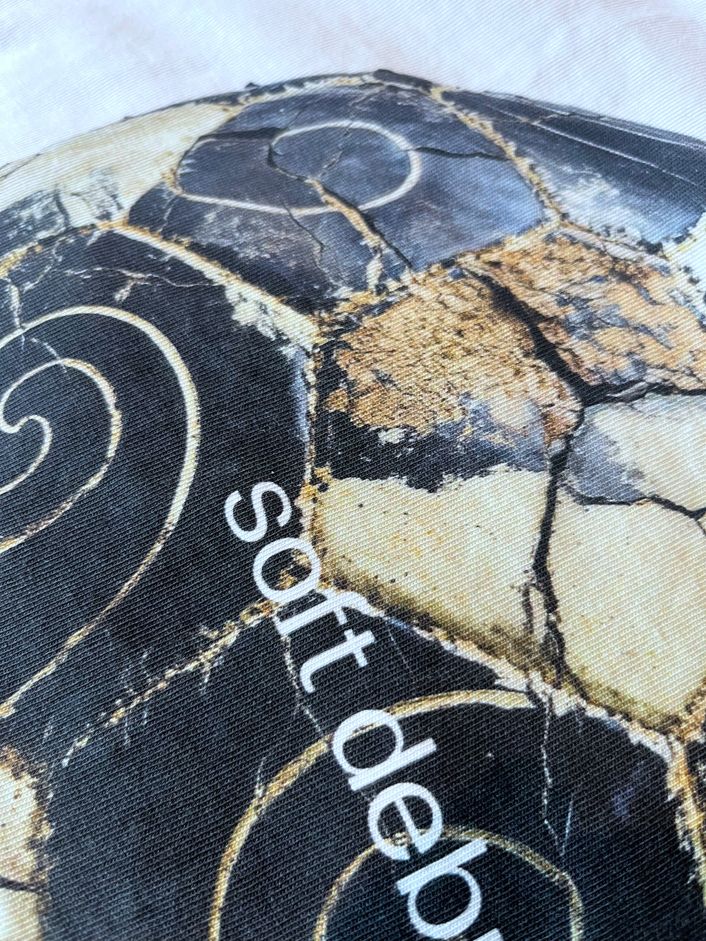 soft debris sport tee (obsidian)