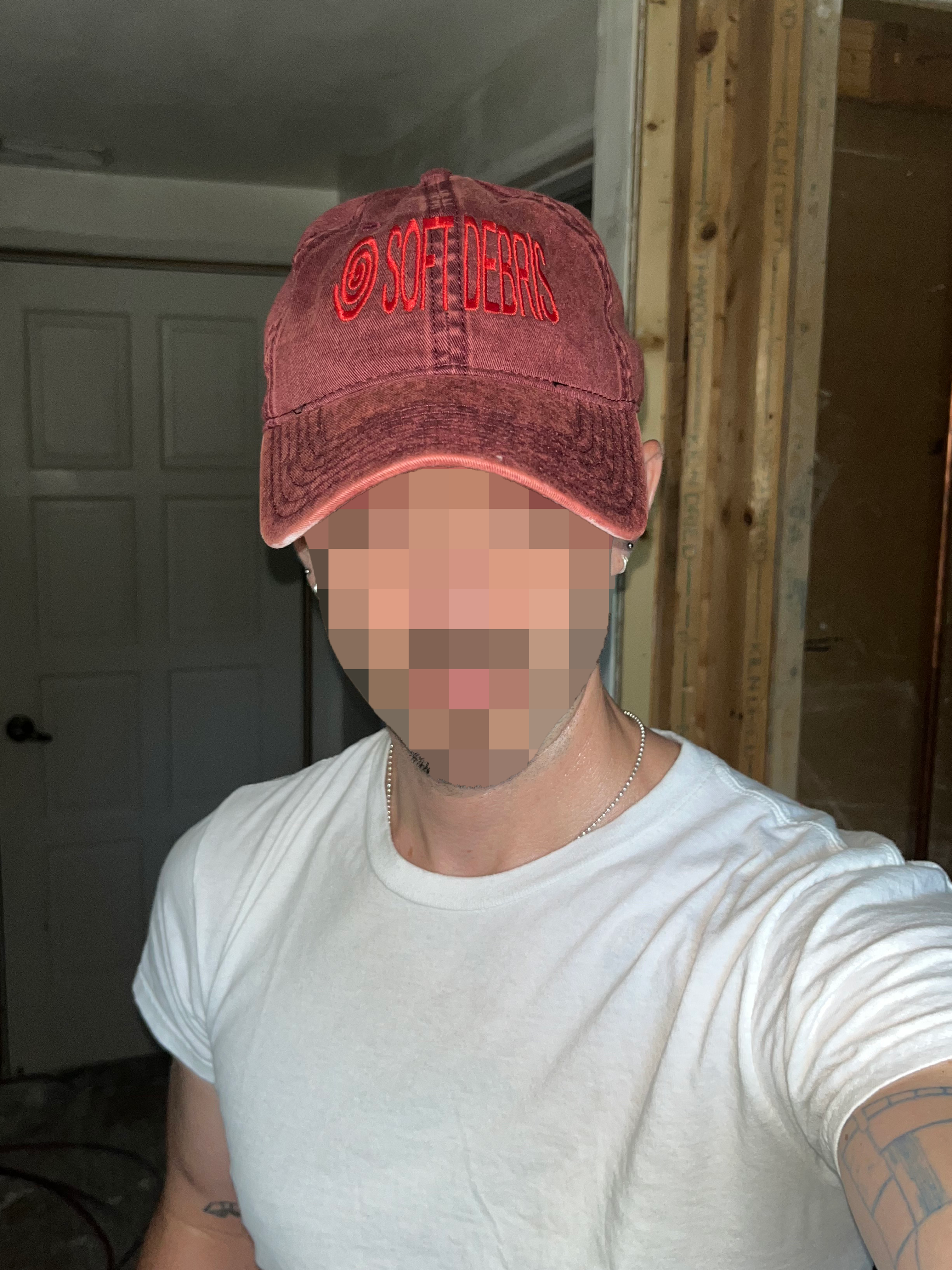 logo cap (iron oxide)